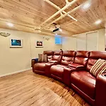 Spacious 3Br Home With Movie Theater