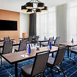 The Oaklander Hotel, Autograph Collection