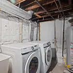 Oakland, Pittsburgh !B Stylish And Quiet Private Bedroom With Shared Bathroom