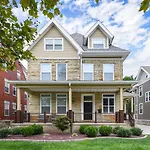 Free Parking, Netflix In East Liberty Near Shopping