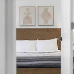 Lawrenceville Central !4 Quiet And Stylish One Bedroom Apartment With Free Street Parking