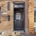 Lawrenceville Central !2 Stylish And Quiet One Bedroom Apartment With Free Street Parking