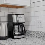 Shadyside, Central !2 Bright And Stylish Studio With Free Parking