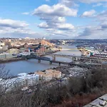Pittsburgh Home Walkable To Restaurants