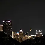 New Chic Condo In Pittsburgh