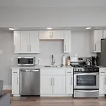 Pittsburgh Skyline Views - Luxury 1 Bedroom #2