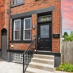 Hostwise Stays - The Peralta - Brand New, Great Kitchen, Theater Room