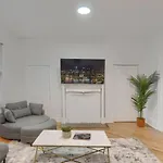 Modern &Spacious 4Bd House In Pittsburgh With Parking