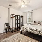 Modern Family Friendly Home 3 Bedroom Great Location