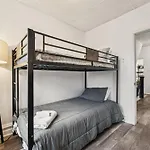 Modern Family Friendly Home 3 Bedroom Great Location