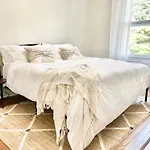 Whimsical, Restored 100-Year-Old Home, 3 King & 2 Queen Beds