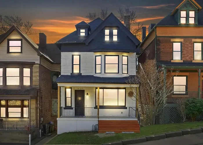 Newly Renovated Victorian Gem Perfect Space For Family Vacations!