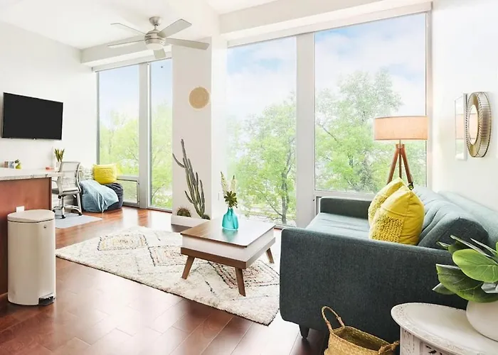Hostwise Stays - The Washington At Chatham - Free Parking, Private Gym, Skyline Views!