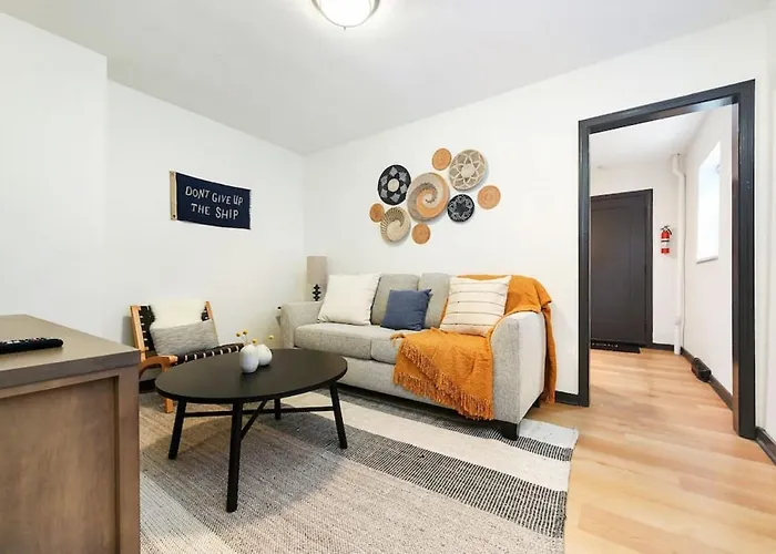 Hostwise Stays - Pet Friendly Butler St Apt, Ground Floor With Private Entrance