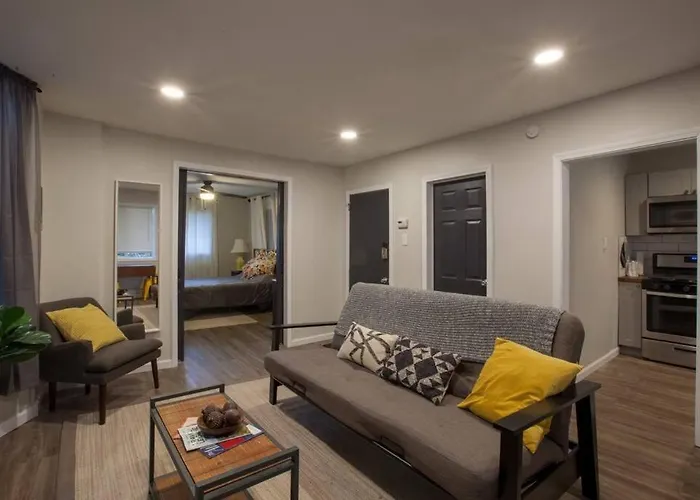 Beautiful One Bedroom City Oasis