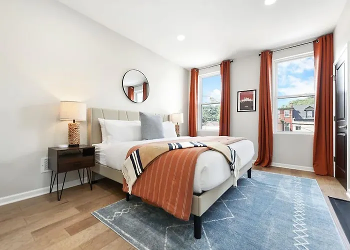 Hostwise Stays - The Peralta - Brand New, Great Kitchen, Theater Room