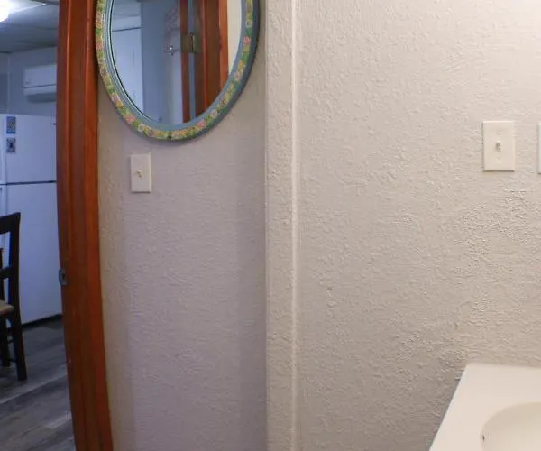 California Ave - 2 Bedroom - Home Away From Home!