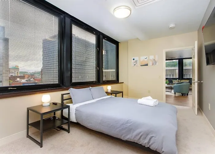 Lavish City Views Prime Location 24-7 Parking Gym Lounge