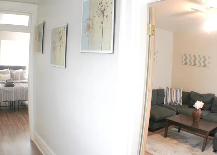 Steps Away From Hospital - 2 Queen Bed - City View