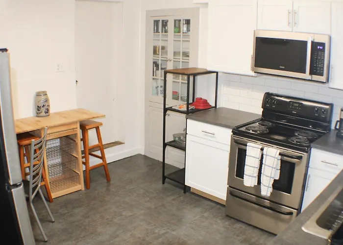 Urban Oasis - 3Br 2Ba - City View- Private Parking