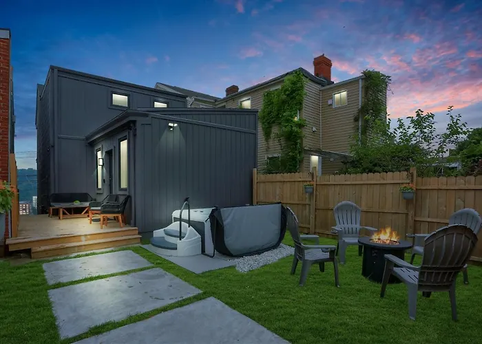 Urban Oasis Retreat With Luxury Design, Hot Tub, Fire Pit, Breathtaking Downtown & River Views