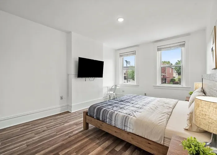Oakland/University @D Modern And Spacious Private Bedroom With Shared