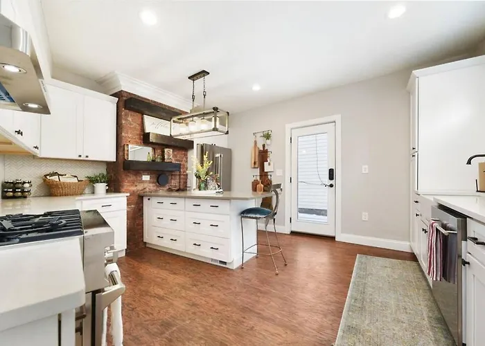 The Carnegie - Sauna, Farmhouse Vibes, 1 Block From Butler
