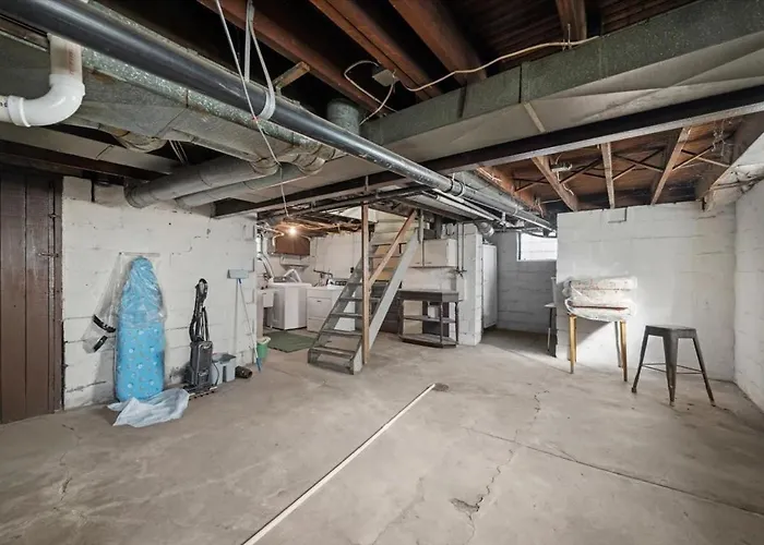 Light-Bright With Craftsman Character And Views