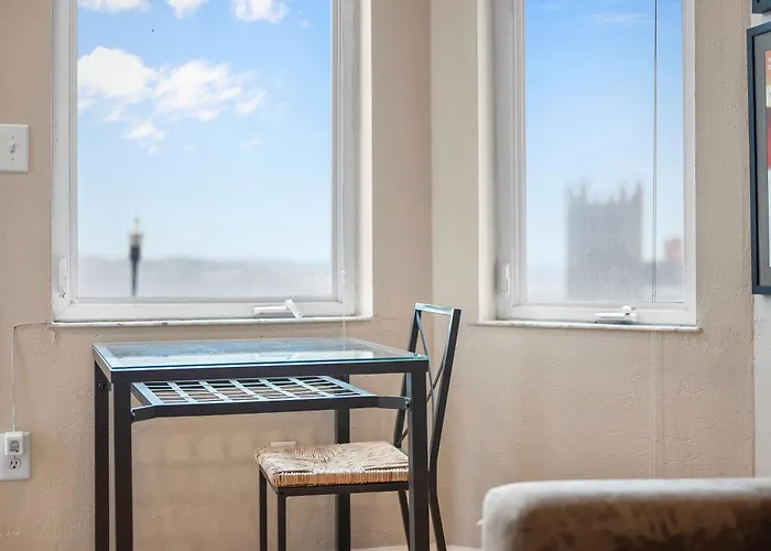 Charming Studio-Panoramic View-Your Pittsburgh Sanctuary