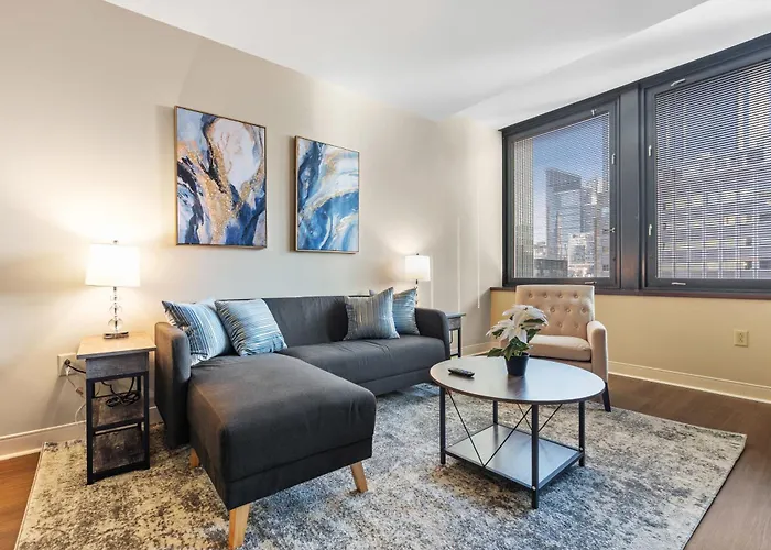 Elegant 1Bd High Rise With City Views In Dt Pitts