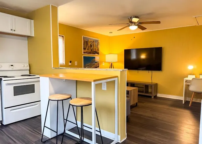 2 Stylish Apartments With 8 Beds And Parking Plus Wifi