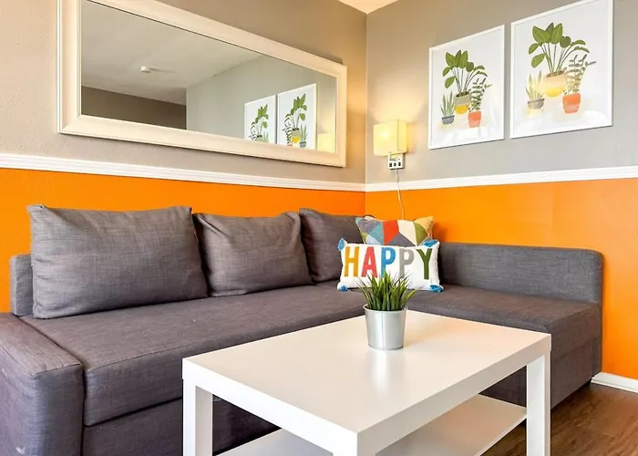 4 Large Apartments With 8 Bedrooms And Parking Plus Wifi