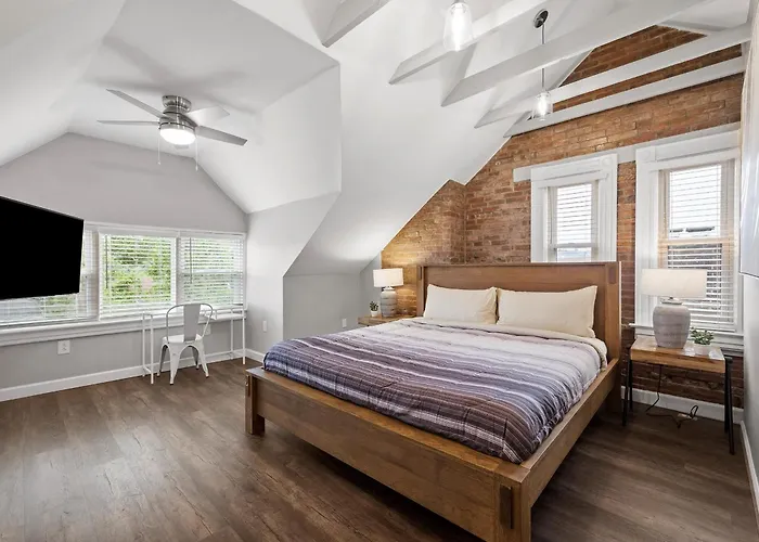 Oakland, Pittsburgh !F Unique And Stylish Private Bedroom With Private Bathroom