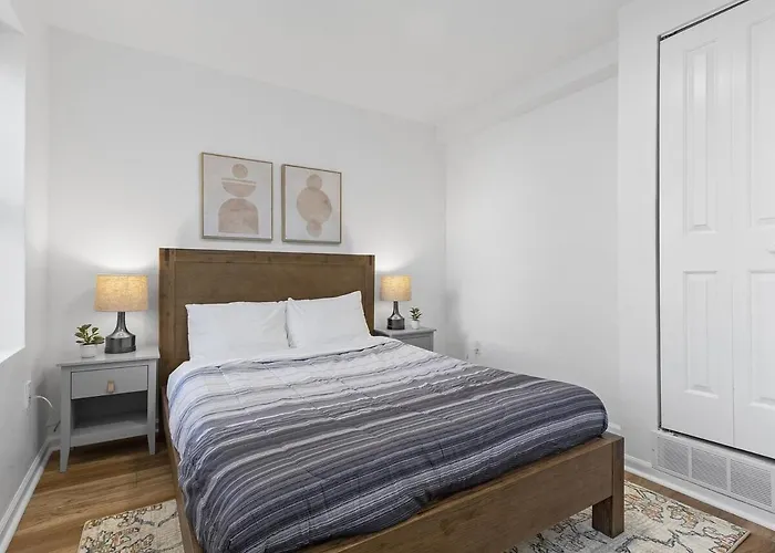Lawrenceville Central !4 Quiet And Stylish One Bedroom Apartment With Free Street Parking