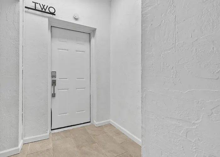 Lawrenceville Central !2 Stylish And Quiet One Bedroom Apartment With Free Street Parking