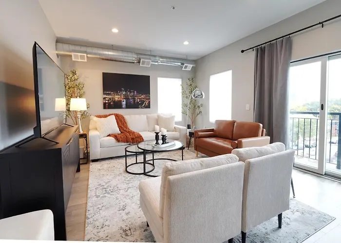 New Chic Condo In Pittsburgh