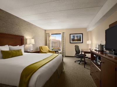 Courtyard By Marriott Center Hotel
