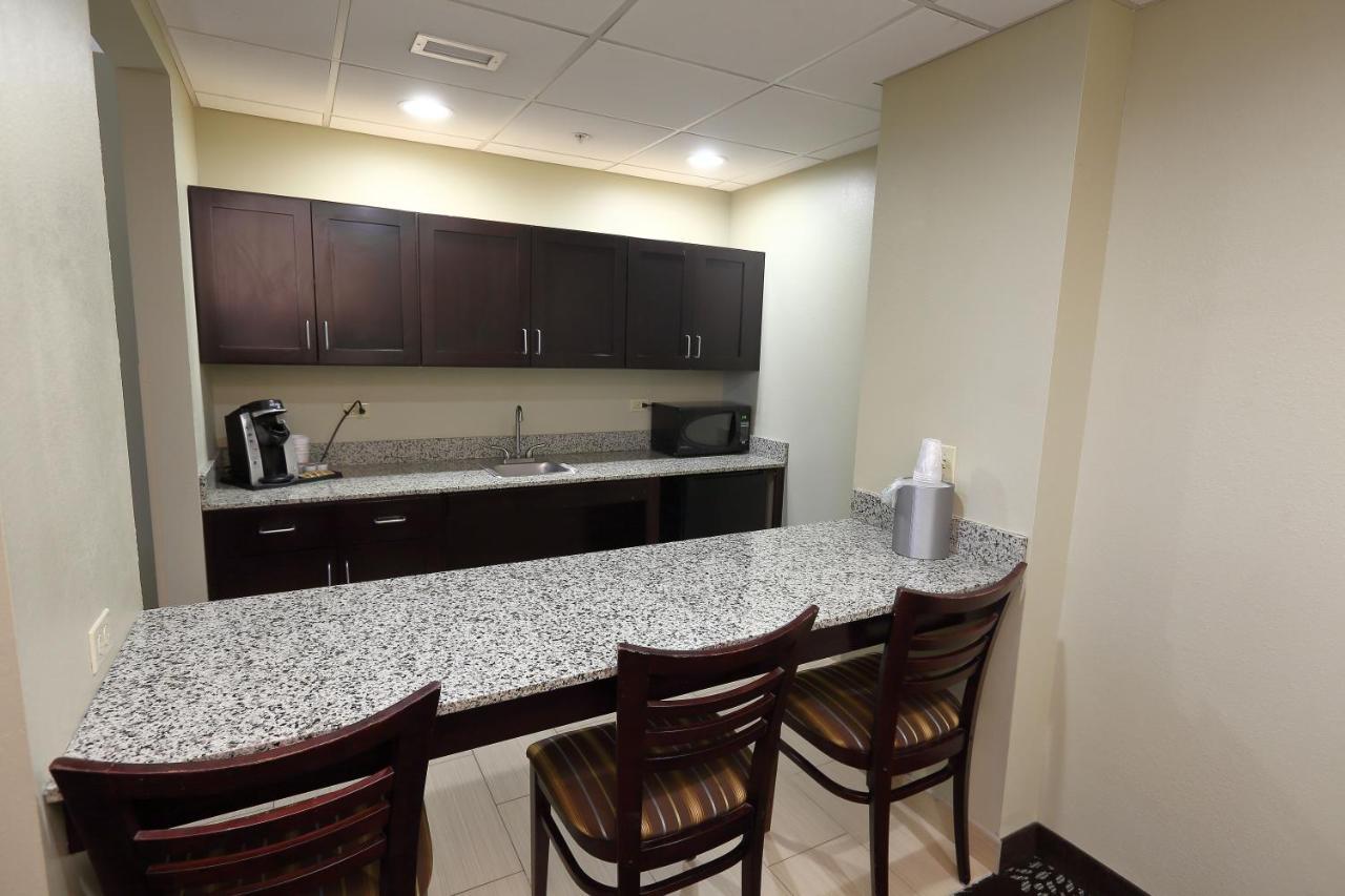 Express West - Greentree, An Ihg Hotel