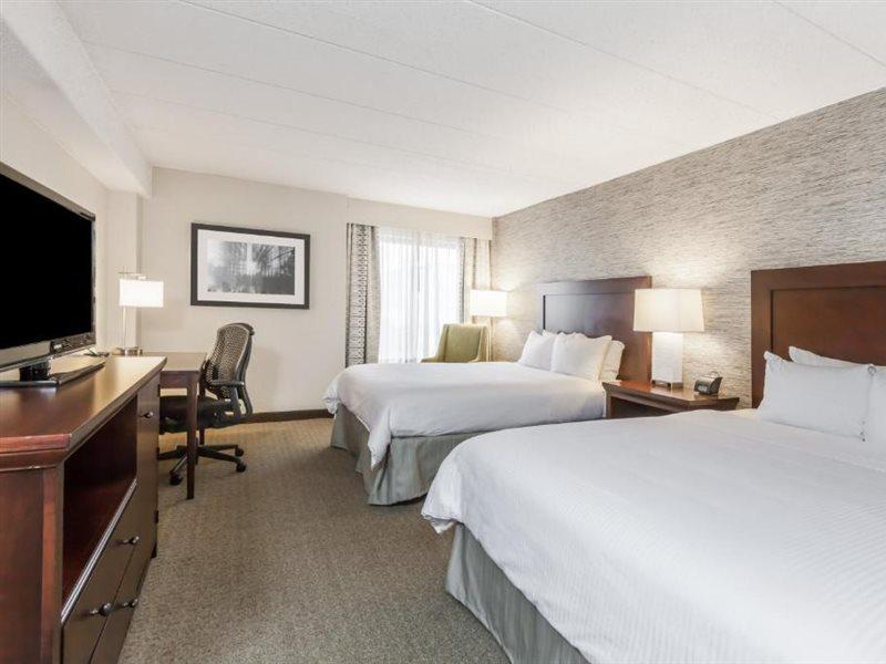 Courtyard By Marriott Center Hotel