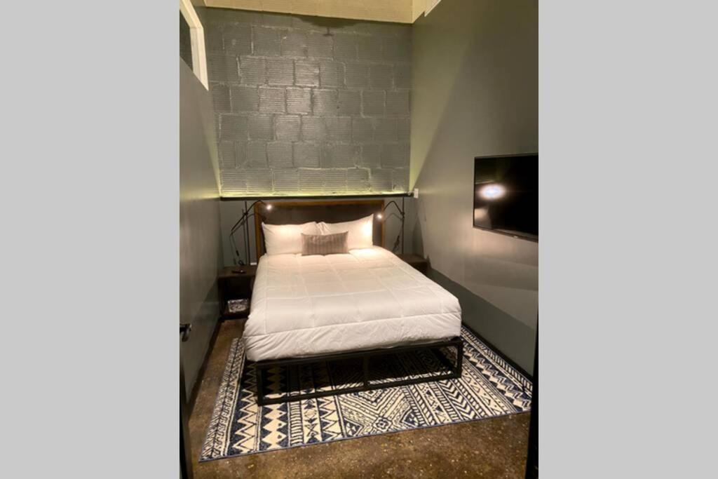 Apartment 3e-*new* -5 Min From Downtown, 3e, Sleeps 6 *