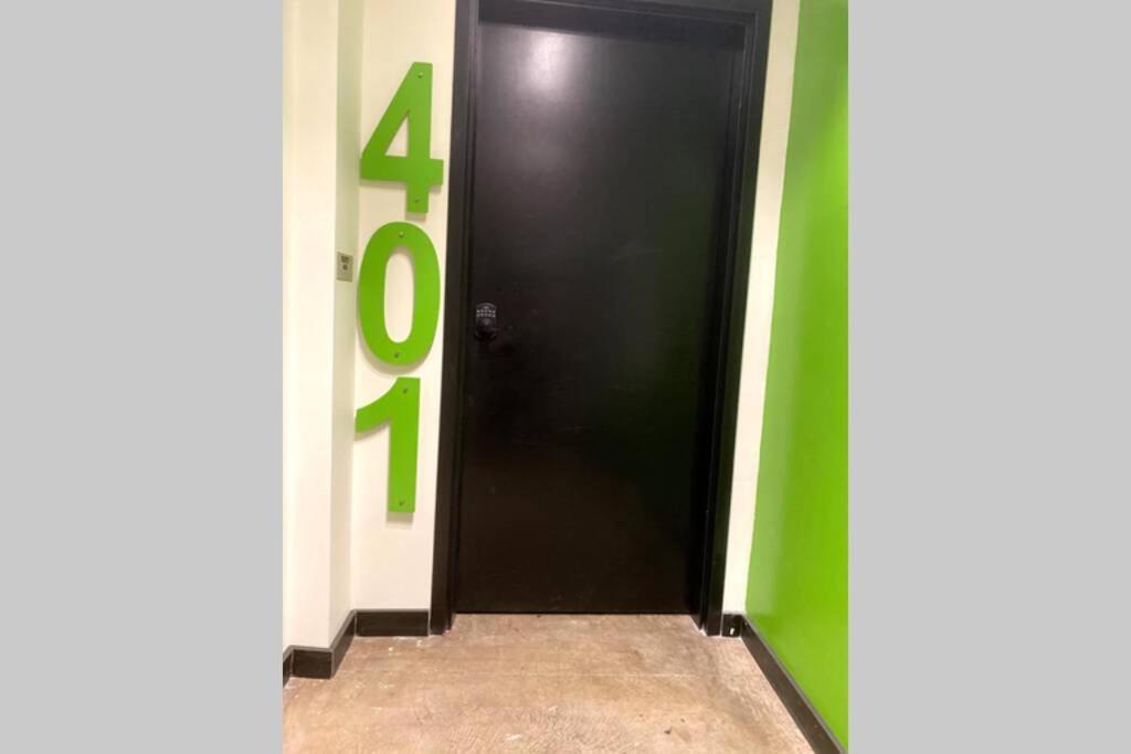 3e-cozy! Micro Apartment! In Oakland, Sleeps 1