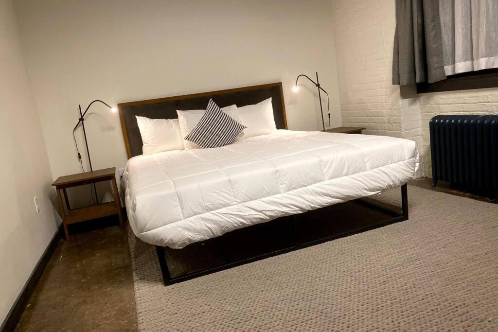 3e-*new* -5 Min From Downtown, Sleeps 4 Pittsburgh