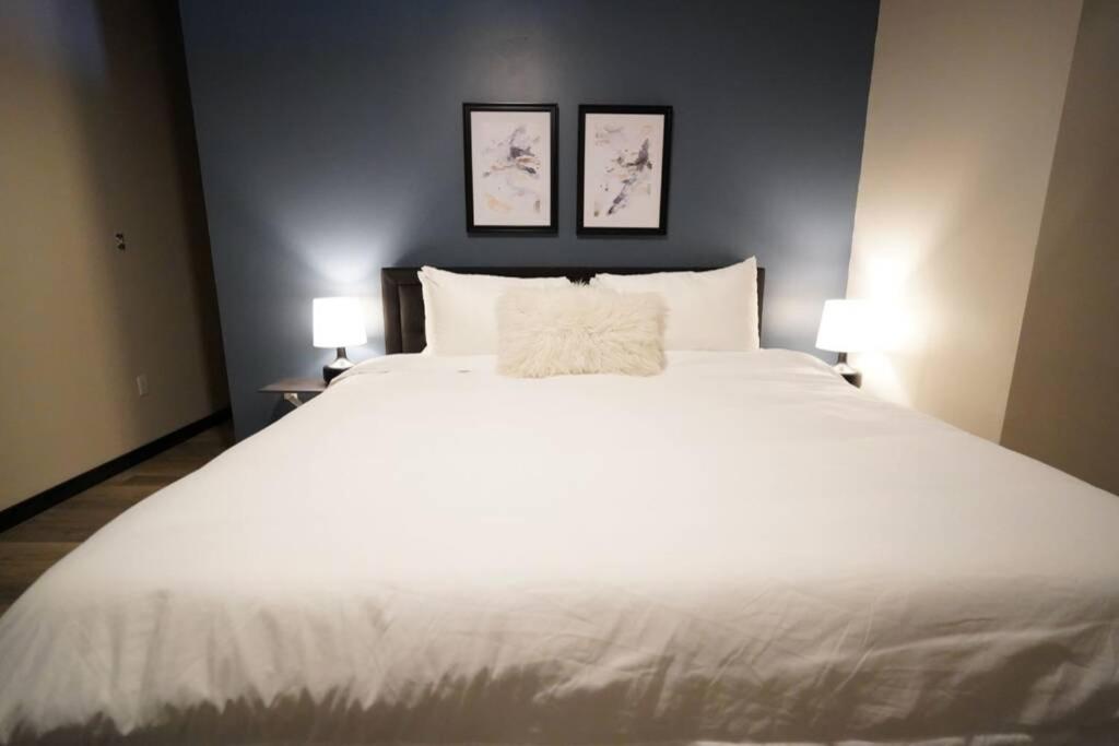 3e *new* Huge! Spacious 3 Bedroom In Oakland That Sleeps 12! Apartment Pittsburgh