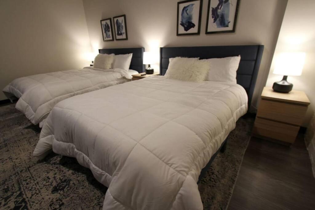 3e *new* Huge! Spacious 3 Bedroom In Oakland That Sleeps 12!