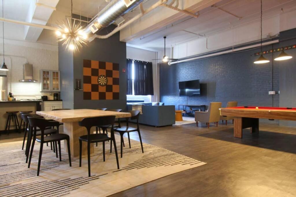 3e *new* Huge! Spacious 3 Bedroom In Oakland That Sleeps 12!