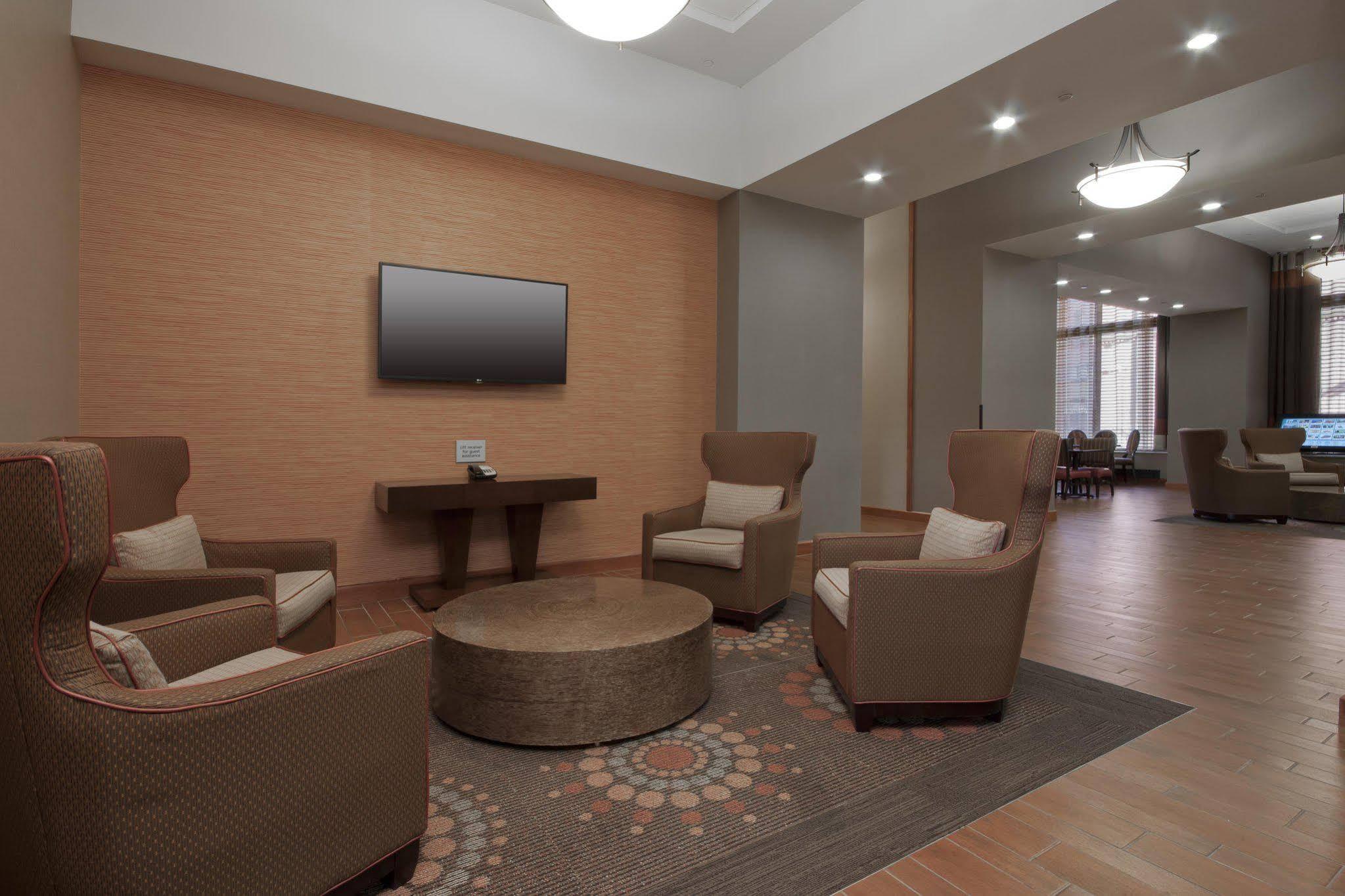 Hampton & Downtown 3*