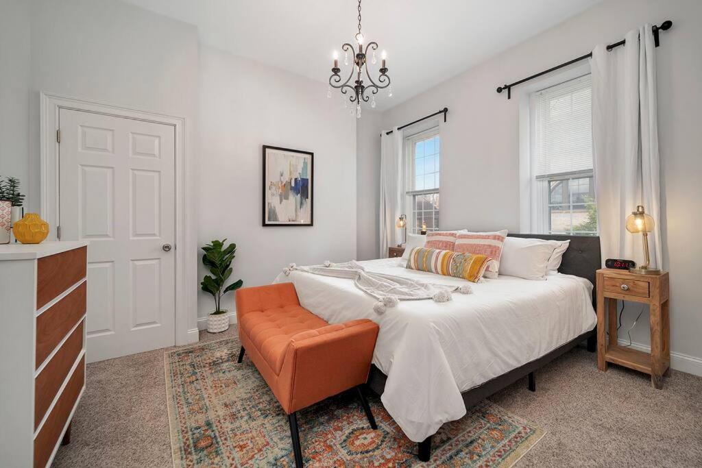 Cozy With King Beds - Short Drive To Holiday home *