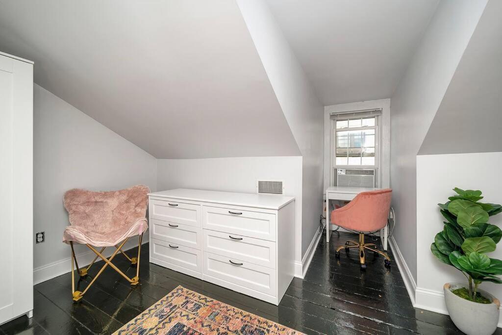 Holiday home Cozy With King Beds - Short Drive To *