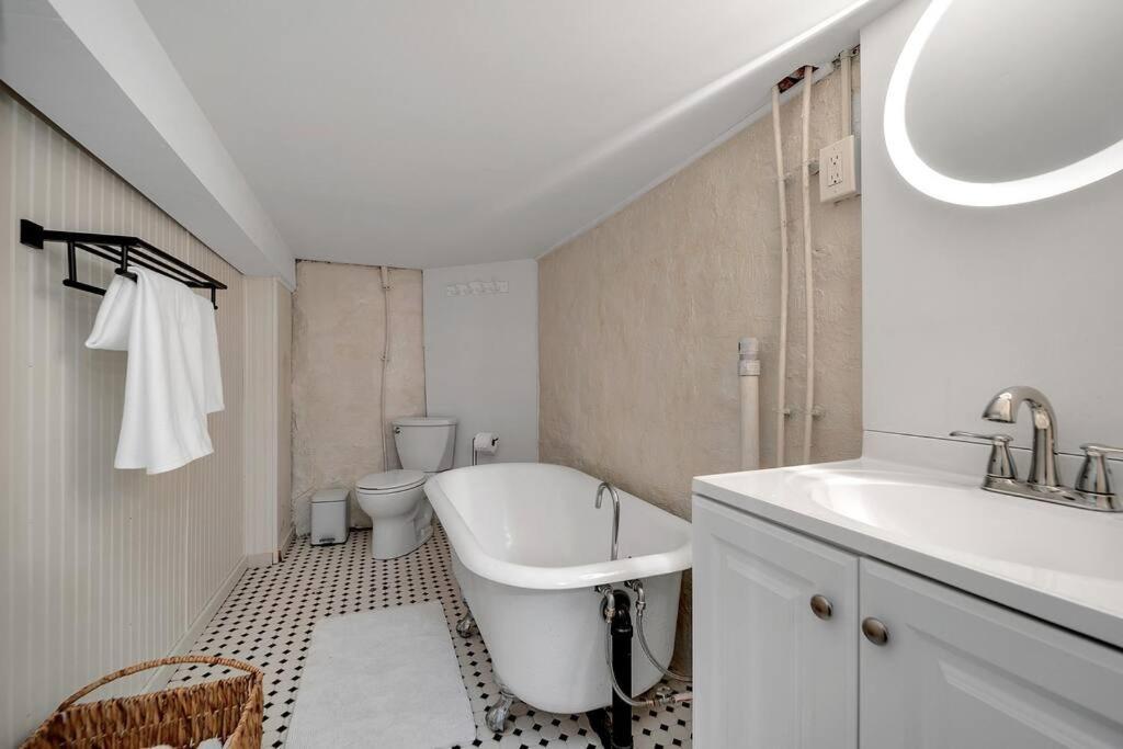 Holiday home Cozy With King Beds - Short Drive To *