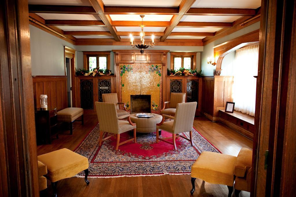 Mansions On Fifth Hotel 4*